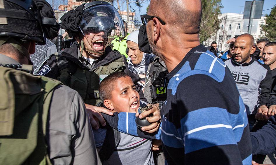 Αποτέλεσμα εικόνας για israeli soldiers arrest a 14 year old boy