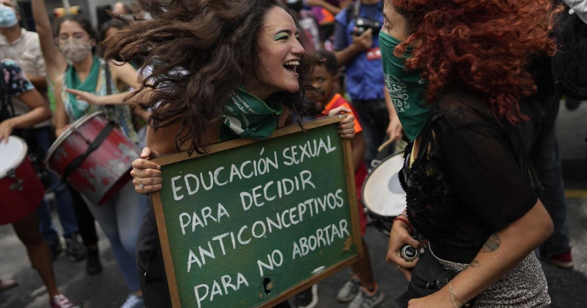 Homenaje a las activistas que luchan por los derechos de la mujer en el