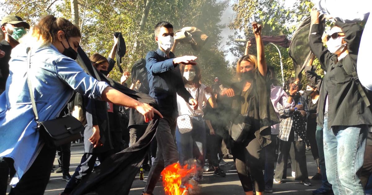 Iran: Security Forces Fire On, Kill Protesters