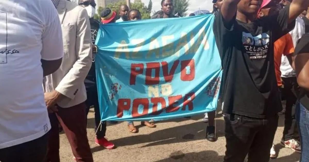 Moçambique: Polícia dispara gás lacrimogéneo contra cortejo fúnebre de rapper