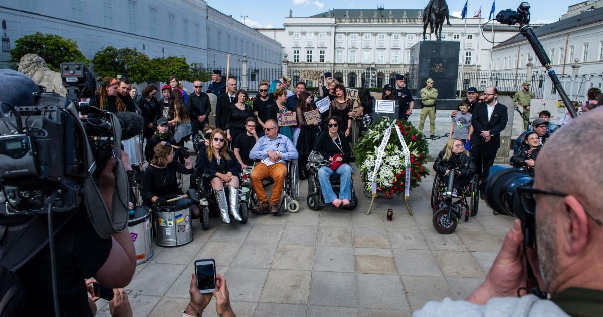 Osoby niepełnosprawne są w Polsce pod presją dostępu do pomocy osobistej