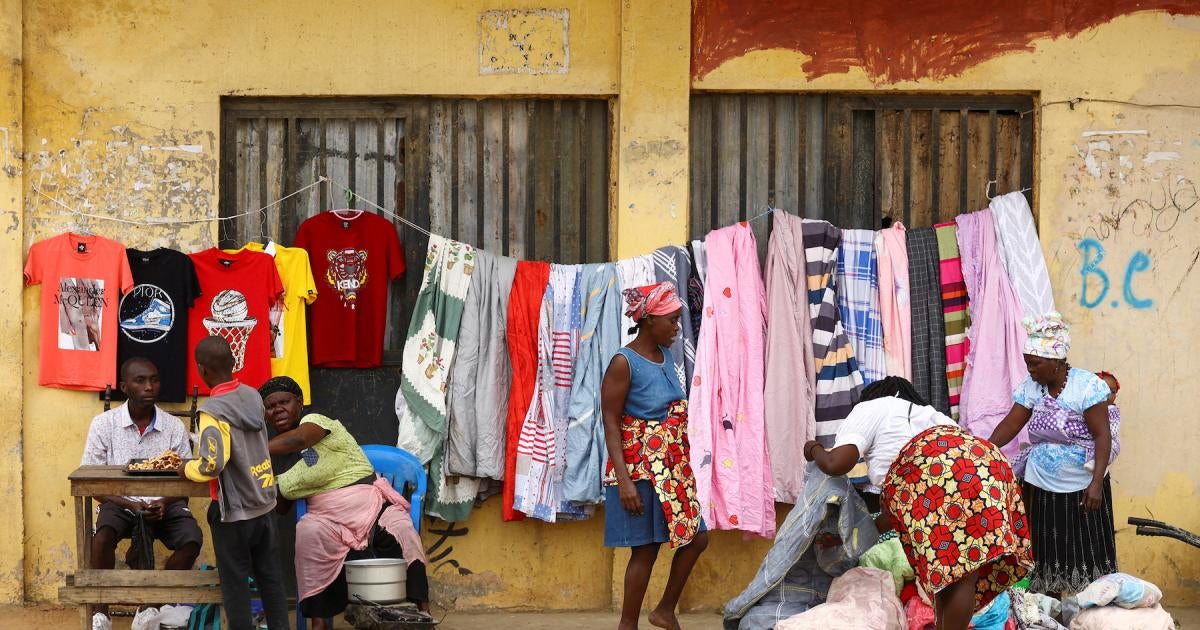 Policía angoleña dispersa violentamente protesta de comerciantes ambulantes