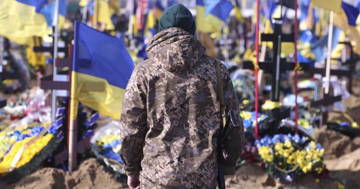 Ucrania: las fuerzas rusas ejecutan a los soldados ucranianos que se rinden