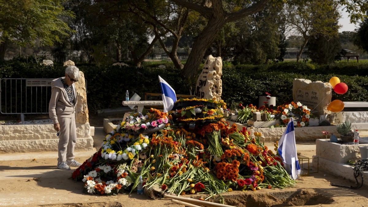 הלוויית משפחת ביבס בישראל מדגישה את אי-החוקיות שבתפיסת בני ערובה ...