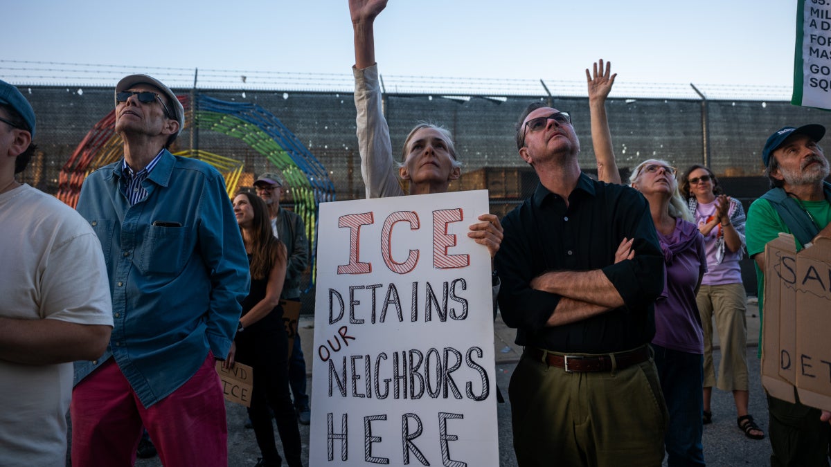 Immigrant Women in ICE Detention Deserve Protection | Human Rights Watch