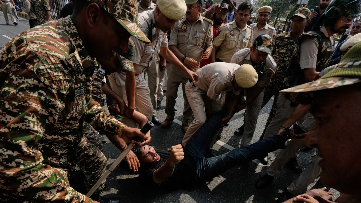 Delhi Police Detain Thousands, Shut Internet at Protest
