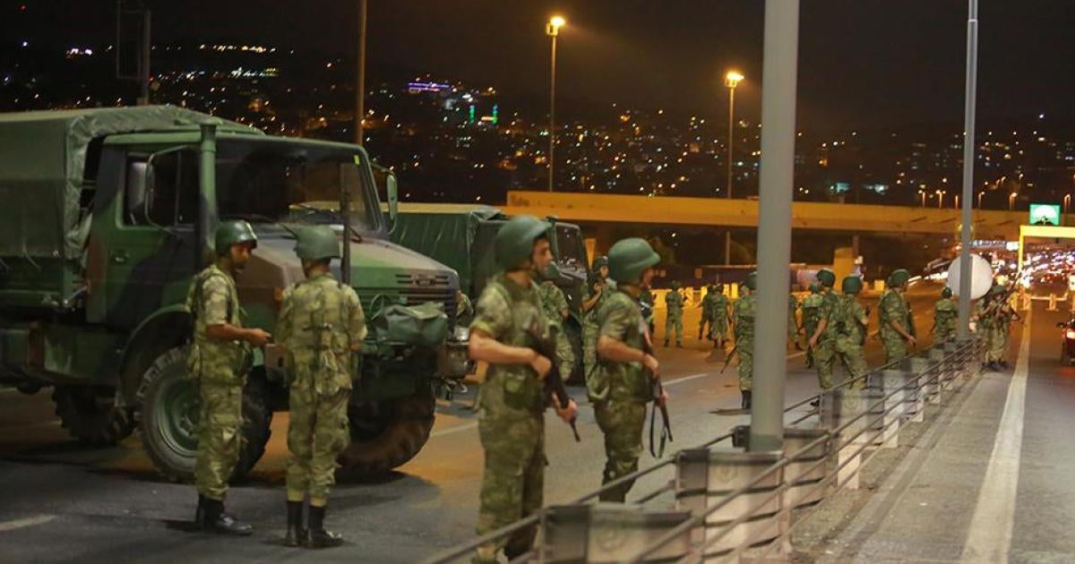 トルコ:クーデター未遂後に求められる権利の保護と法の遵守 Human Rights Watch
