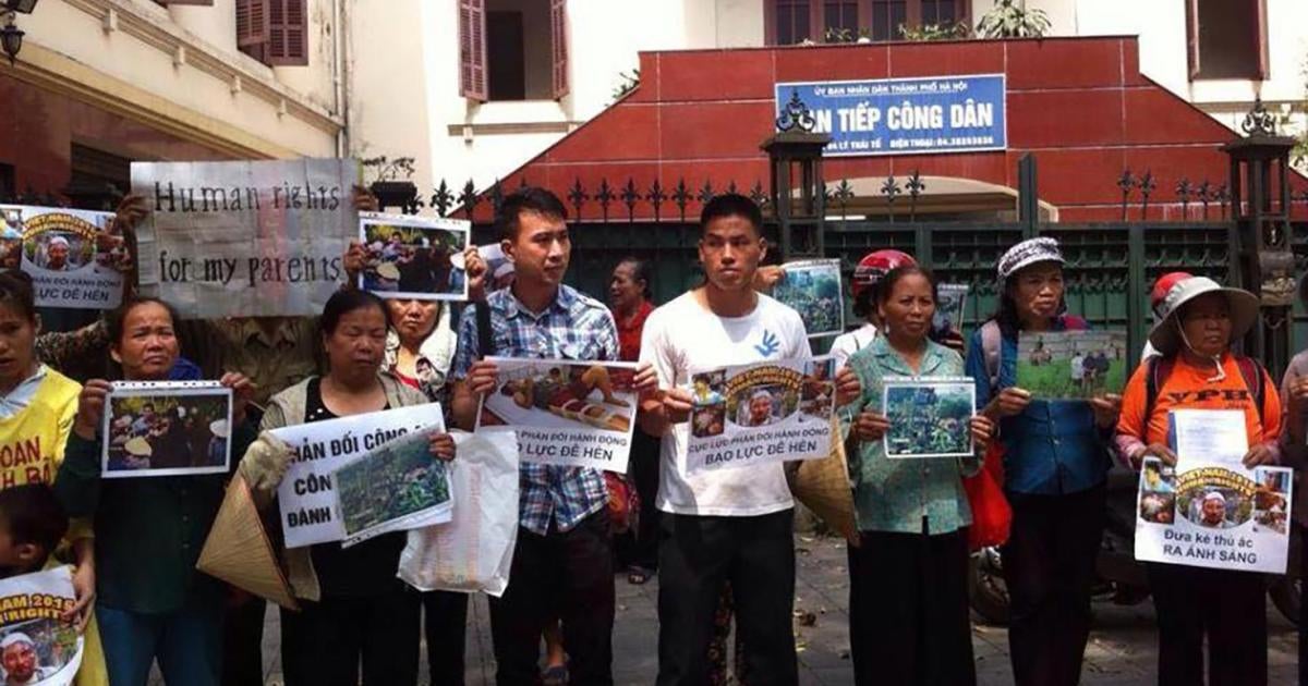 Tấn công vào các blogger và nhà hoạt động nhân quyền ở Việt Nam là một vấn đề đang gây chú ý. Hãy xem hình ảnh liên quan để hiểu rõ hơn về những người đã chọn con đường này để đấu tranh cho quyền lợi và tự do của mình, cùng những rủi ro và các phản ứng xã hội đối với họ.