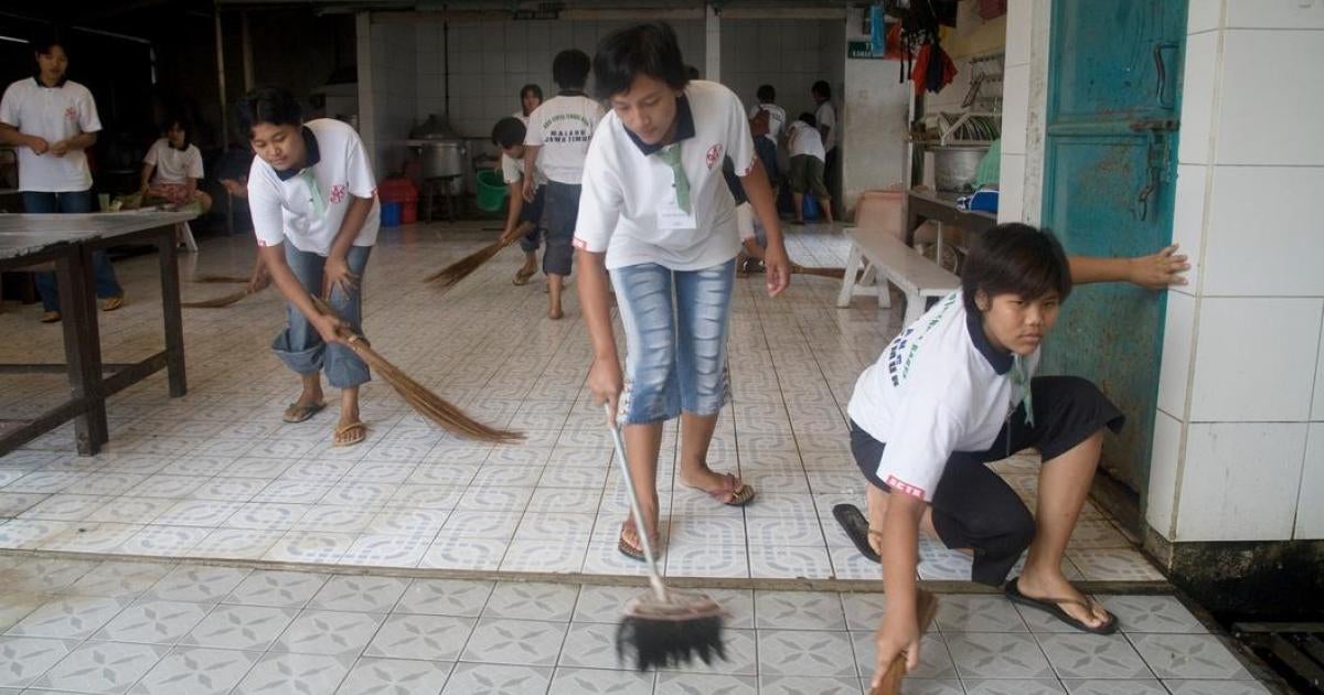 Swept Under the Rug Abuses against Domestic Workers Around the World photo