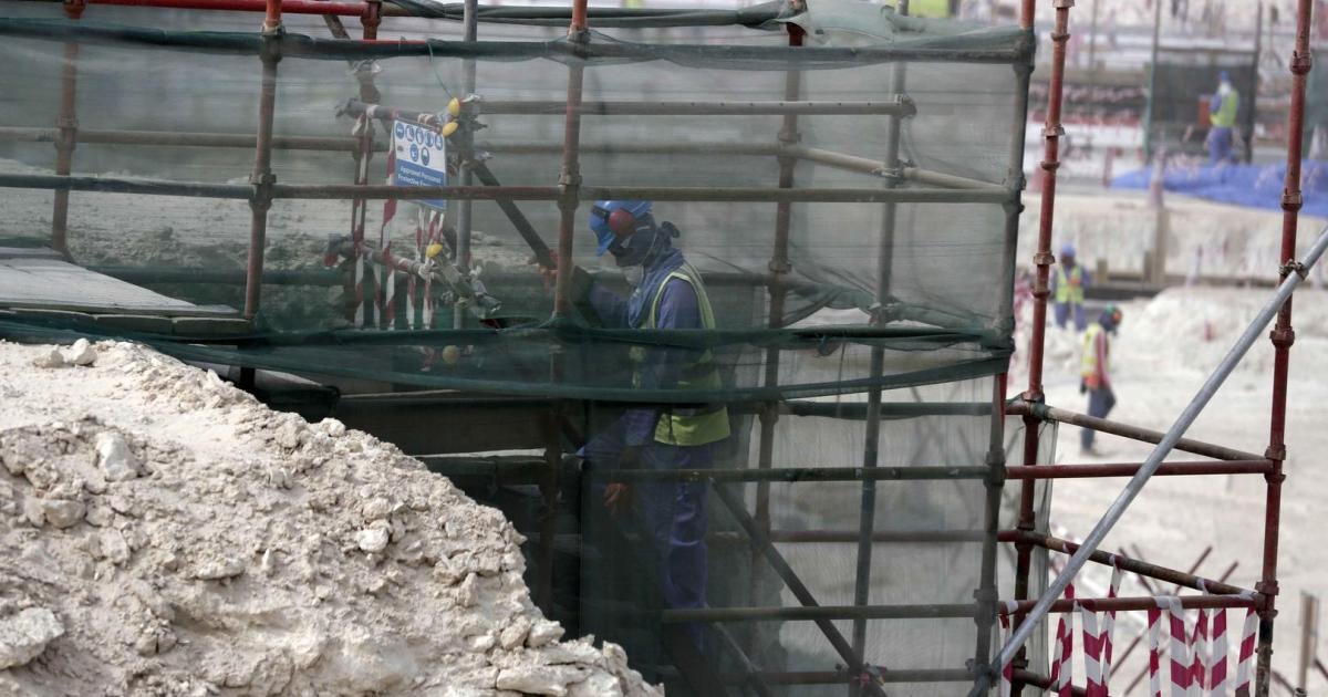 قطر: ينبغي التحقيق فورا في وفيات العمال الوافدين