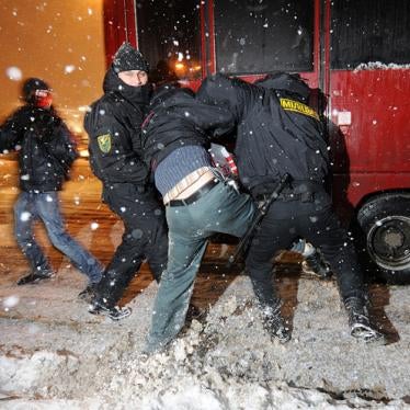 Belarus: End Massive Government Crackdown