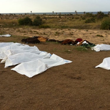 Libia: Nuevas pruebas de ejecuciones masivas en el sitio donde murió Gadafi