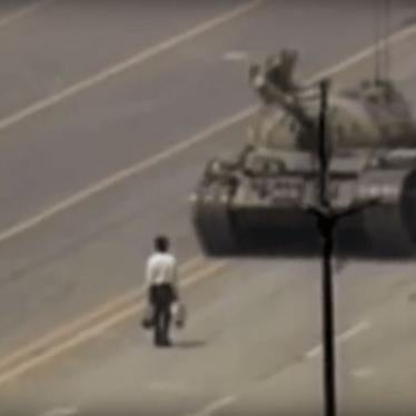 202006Asia_China_Tiananmen_TankMan_closeup_FR