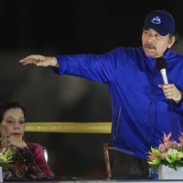 El presidente de Nicaragua, Daniel Ortega, habla al lado de la primera dama y vice presidenta, Rosario Murillo, durante la inauguración de una carretera en Managua, Nicaragua, el jueves 21 de marzo de 2019.