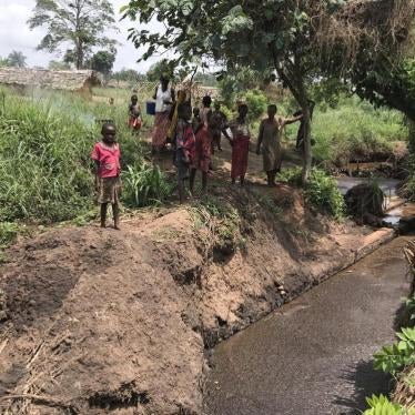 Residents of Mindonga settlement on the banks of the stream of effluents released by the PHC palm oil mill, a company supported by European public development banks. February 2, 2019, Yaligimba, Democratic Republic of the Congo.