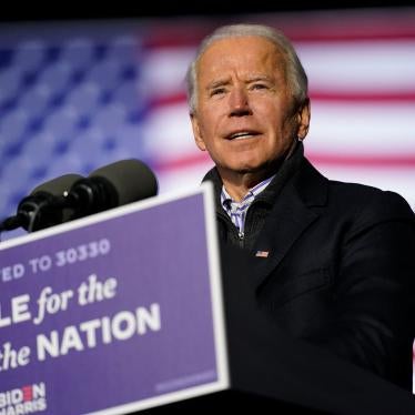 Le président élu des États-Unis, Joe Biden, s’adressait à des partisans lors d’un rassemblement tenu dans le stade « Heinz Field » à Pittsburgh, en Pennsylvanie, le 2 novembre 2020, à la veille de l’élection.