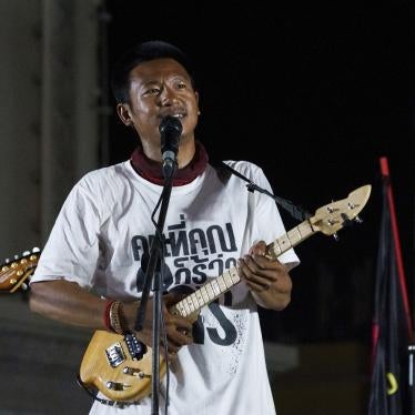 Jatupat "Pai" Boonpattararaksa plays his Isan Harp during the demonstration.