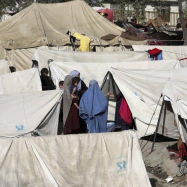 Afghans from northern provinces who fled their homes due to the fighting between the Taliban and Afghan security forces take refuge in a public parc in Kabul, August 13, 2021. 