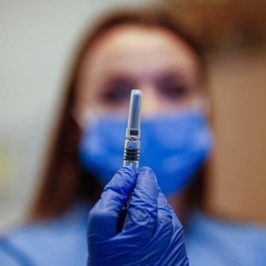 A health worker displays a dose of a Covid-19 vaccine in Istanbul, Turkey on October 9, 2020.