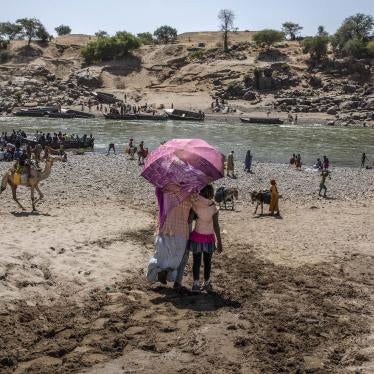 Refugees who fled the conflict in Ethiopia's Tigray region arrive on the banks of the Tekeze River on the Sudan-Ethiopia border, in Hamdayet, eastern Sudan, November 21, 2020.