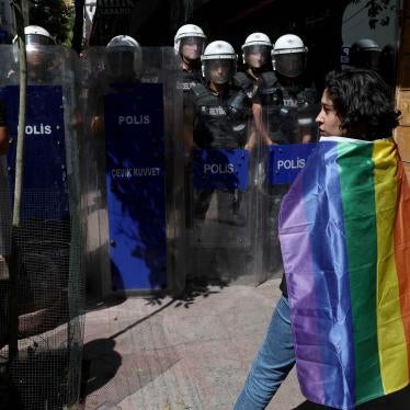 Turkish riot police prevent activists from marching in a pride parade that was banned by local authorities, in Istanbul, Turkey, June 26, 2022. © 2022 REUTERS/Umit Bektas