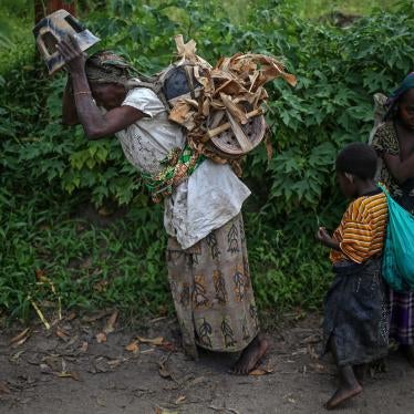 An Indigenous woman and her children walk to a market to sell pottery on Idjwi island.
