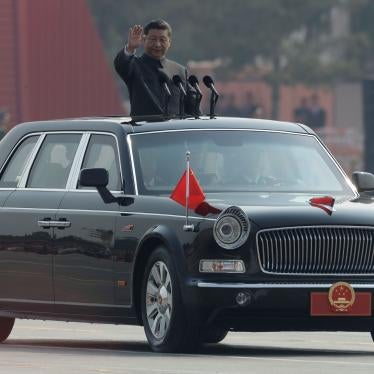 Chinese President Xi Jinping waving from a car