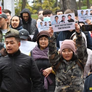 Demonstrators in Bishkek, Kyrgyzstan call for detained opposition politicians and activists to be freed and protest a border demarcation deal with Uzbekistan.