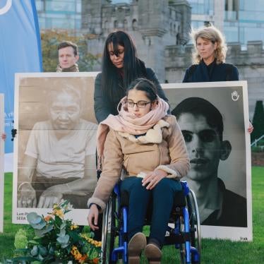 Nujeen Mustafa, a Syrian disability and refugee rights activist who fled bombing in Aleppo, placed flowers on a Memorial to the Unknown Civilian before the endorsement of the new political declaration on the use of explosive weapons in populated areas in Dublin, Ireland, on Nov. 18, 2022. 