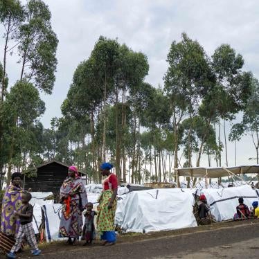 People displaced by fighting between the M23 armed group and Congolese government forces gather north of Goma, Democratic Republic of Congo, on November 25, 2022.