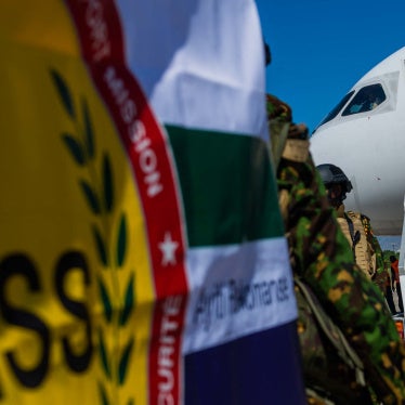 Un contingent de policiers kenyans arrive à l’aéroport international Toussaint Louverture à Port-au-Prince, en Haïti, le 18 janvier 2025, dans le cadre de la Mission multinationale d’appui à la sécurité (MMAS) dirigée par le Kenya et autorisée par les Nations Unies.