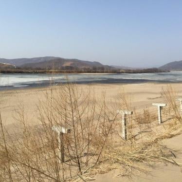 2015年3月18日摄于中国边境城市，珲春，分隔中国与朝鲜的铁丝网。 