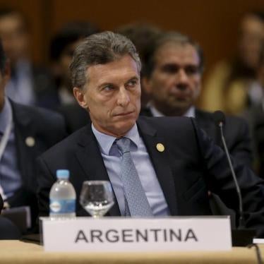 El presidente argentino Mauricio Macri participa en una reunión de jefes de estado del Mercosur y estados asociados en la 49 Cumbre del Consejo del Mercado Común en Luque, Paraguay, 21 de diciembre de 2015. 