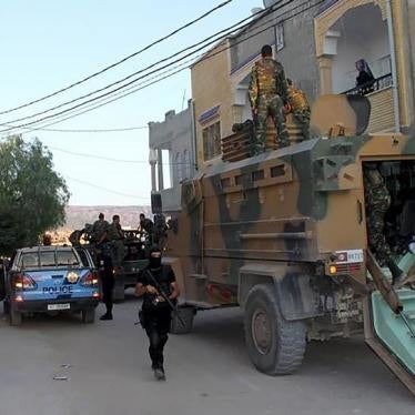 Tunisian soldiers and police patrol the area of Mount Salloum near Algeria's border in Kasserine, Tunisia July 4, 2015. Tunisian President Beji Caid Essebsi declared a state of emergency on Saturday, saying the Islamist militant attack on a beach hotel th