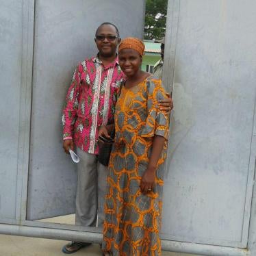 Mavungo’s wife Adolfina Mavungo met him by the gates of the Cabinda prison, when he was released on Friday morning, May 20, 2016.