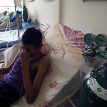 Patients in a hospital in Valencia, Carabobo State, share the last tank of oxygen; without oxygen supplies, doctors are unable to perform many surgeries, July 2016. 