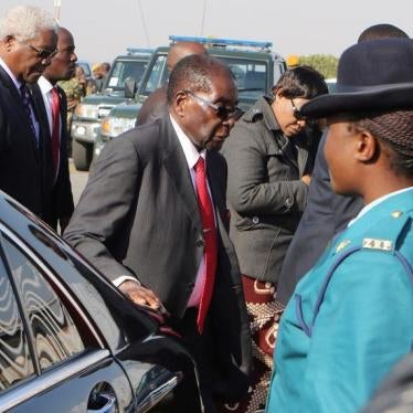 Zimbabwe's President Robert Mugabe arrives home from abroad at the capital's main airport in Harare, Zimbabwe, September 3, 2016. 