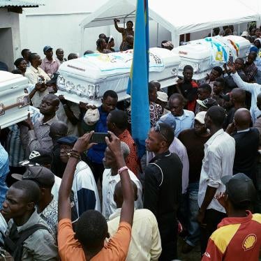 Mourners carry coffins of protesters killed in the September 19 and 20 demonstrations during a ceremony organized by the opposition Union for Democracy and Social Progress (UDPS), Kinshasa, Democratic Republic of Congo, November 1, 2016. 