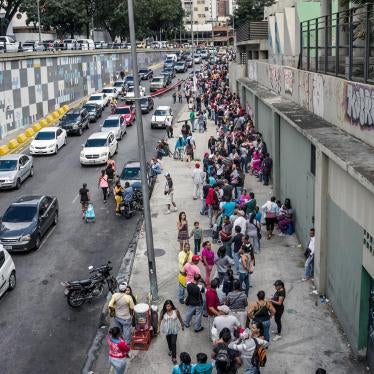 Large groups of people line up to purchase difficult to find items, such as sugar, cooking oil, milk, rice, toilet paper, and baby diapers at price-controlled  prices during a government event in Caracas, January 24, 2015. 