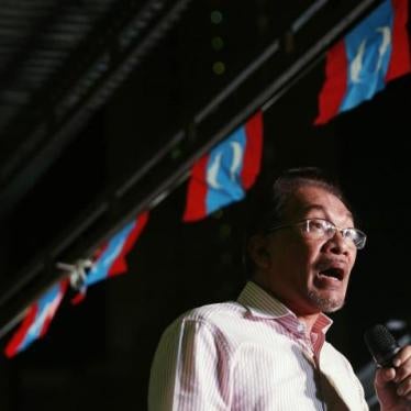Anwar Ibrahim speaks at a rally on the eve of the verdict in his final appeal in Kuala Lumpur on February 9, 2015.