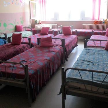 A room in the Sremčica Home for children and adults with disabilities where 292 persons, including 49 children, with disabilities live. Up to 10 people live in one room. © 2015 Emina Ćerimović for Human Rights Watch