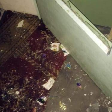Dommages subis par la mosquée d'Aubervilliers, une banlieue au nord de Paris, lors d'une perquisition effectuée le 17 novembre 2015 dans le cadre de l’état d'urgence.