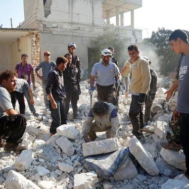 Men and civil defence members look for survivors after an airstrike on a hospital in the town of Meles, western Idlib city in opposition armed forces-held Idlib province, Syria on August 6, 2016. 