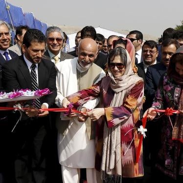 Afghan President Ashraf Ghani cuts a ribbon 