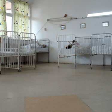 A picture of a room in an institution that provides care for children with disabilities. 