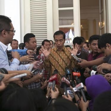 Indonesia's President-elect Joko Widodo (C) speaks with journalists at city hall in Jakarta, August 12, 2014.