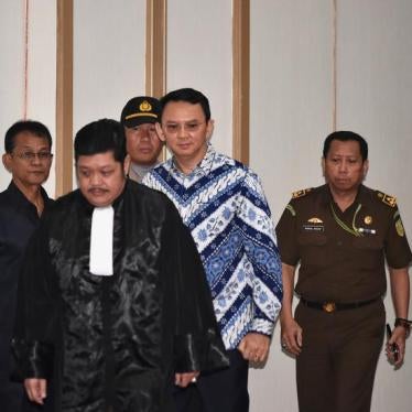 Indonesia Memenjarakan Gubernur Jakarta Dipenjara atas Penodaan Agama