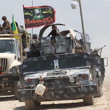 Iraqi security forces and Shi'ite fighters in military vehicles near Falluja, May 31, 2016.  
