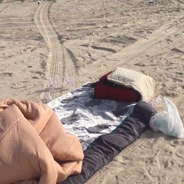 قطر/السعودية: يجب السماح بدخول رجل عالق على الحدود