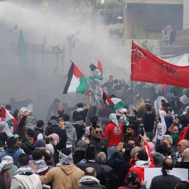 Protesters are sprayed with water near the US embassy in Awkar, north of Beirut, Lebanon, December 10, 2017. © 2017 Reuters